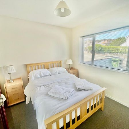 Cae Glas Apartments Holyhead Esterno foto