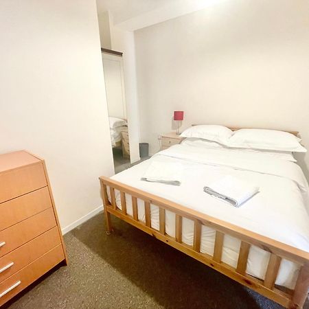 Cae Glas Apartments Holyhead Esterno foto