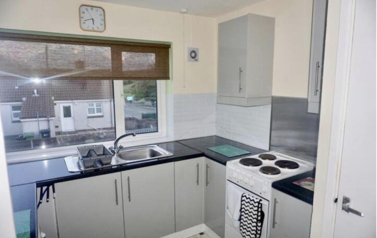 Cae Glas Apartments Holyhead Esterno foto