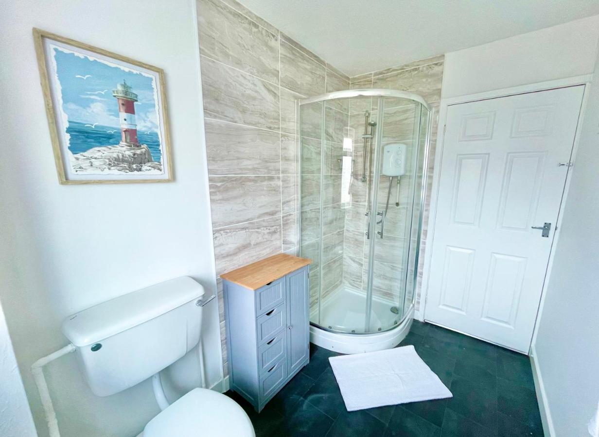Cae Glas Apartments Holyhead Esterno foto
