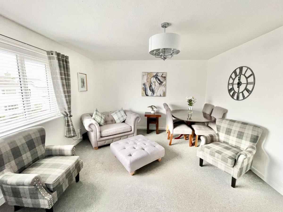 Cae Glas Apartments Holyhead Esterno foto