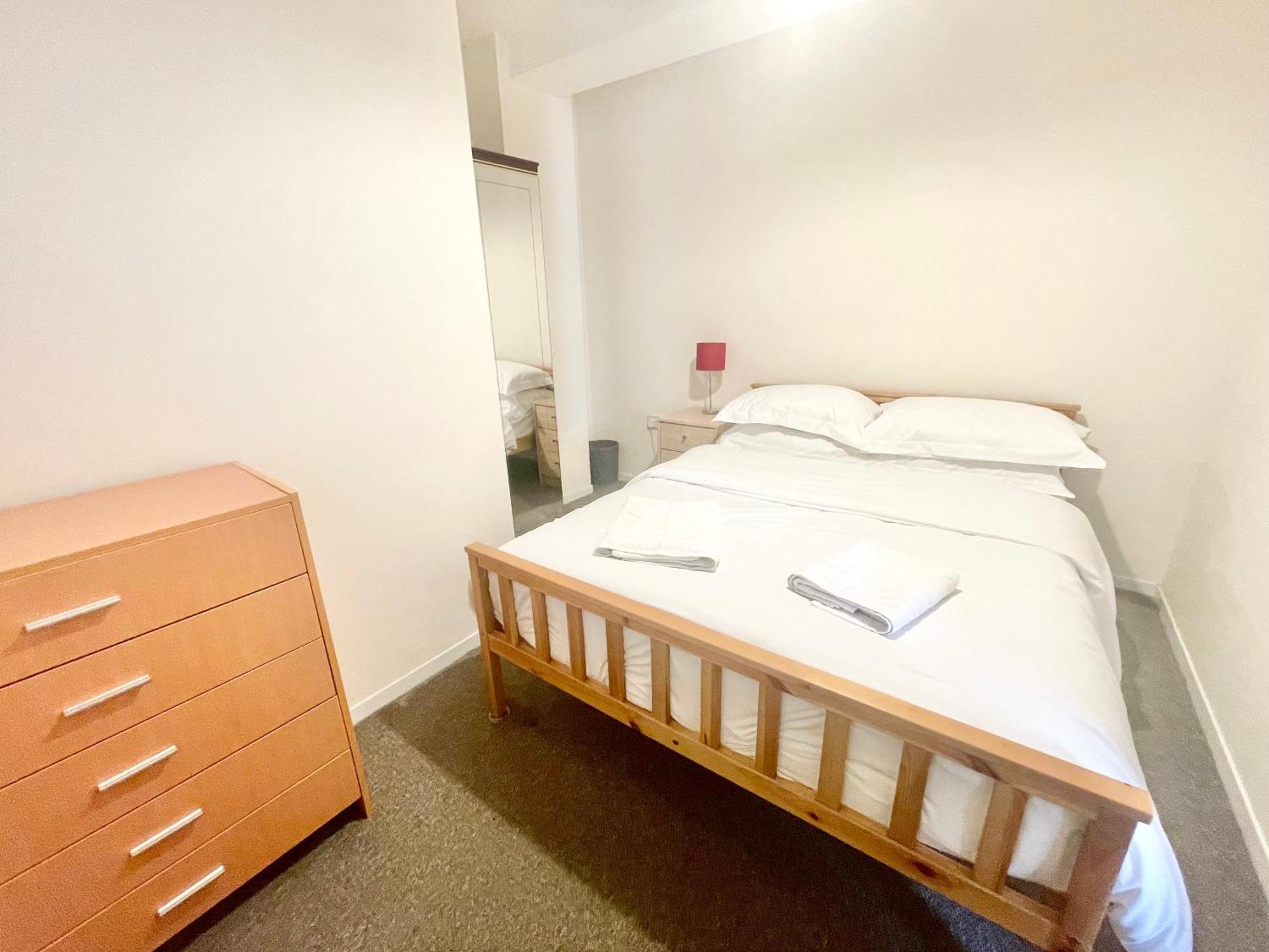 Cae Glas Apartments Holyhead Esterno foto