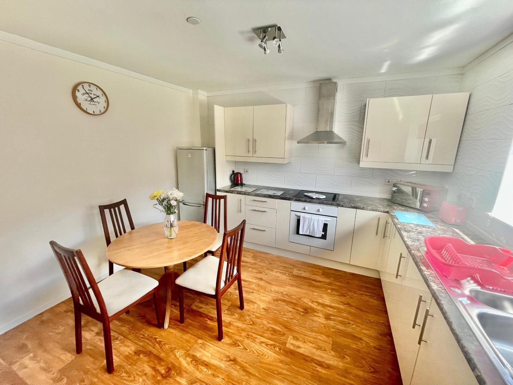 Cae Glas Apartments Holyhead Esterno foto