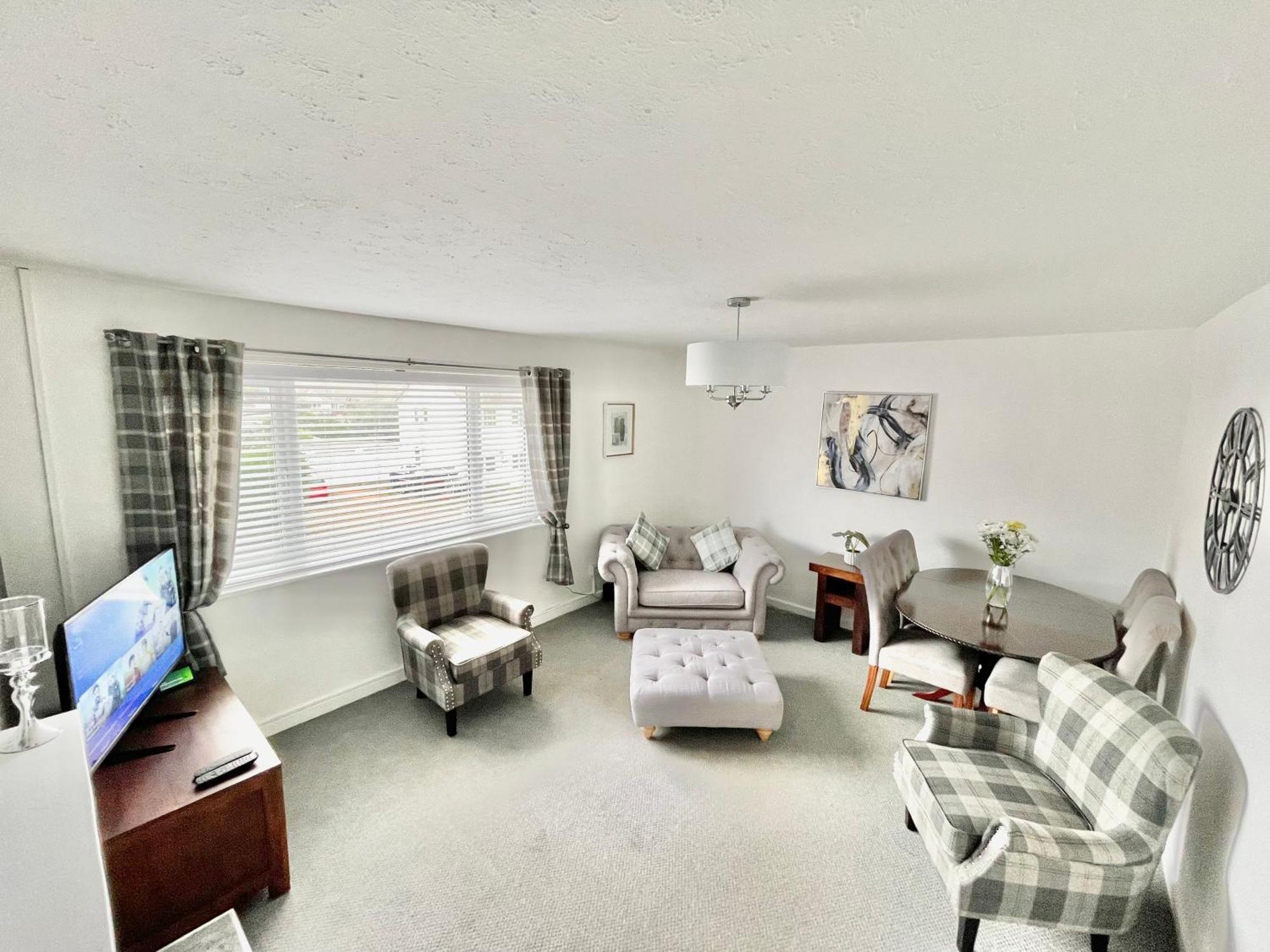 Cae Glas Apartments Holyhead Esterno foto