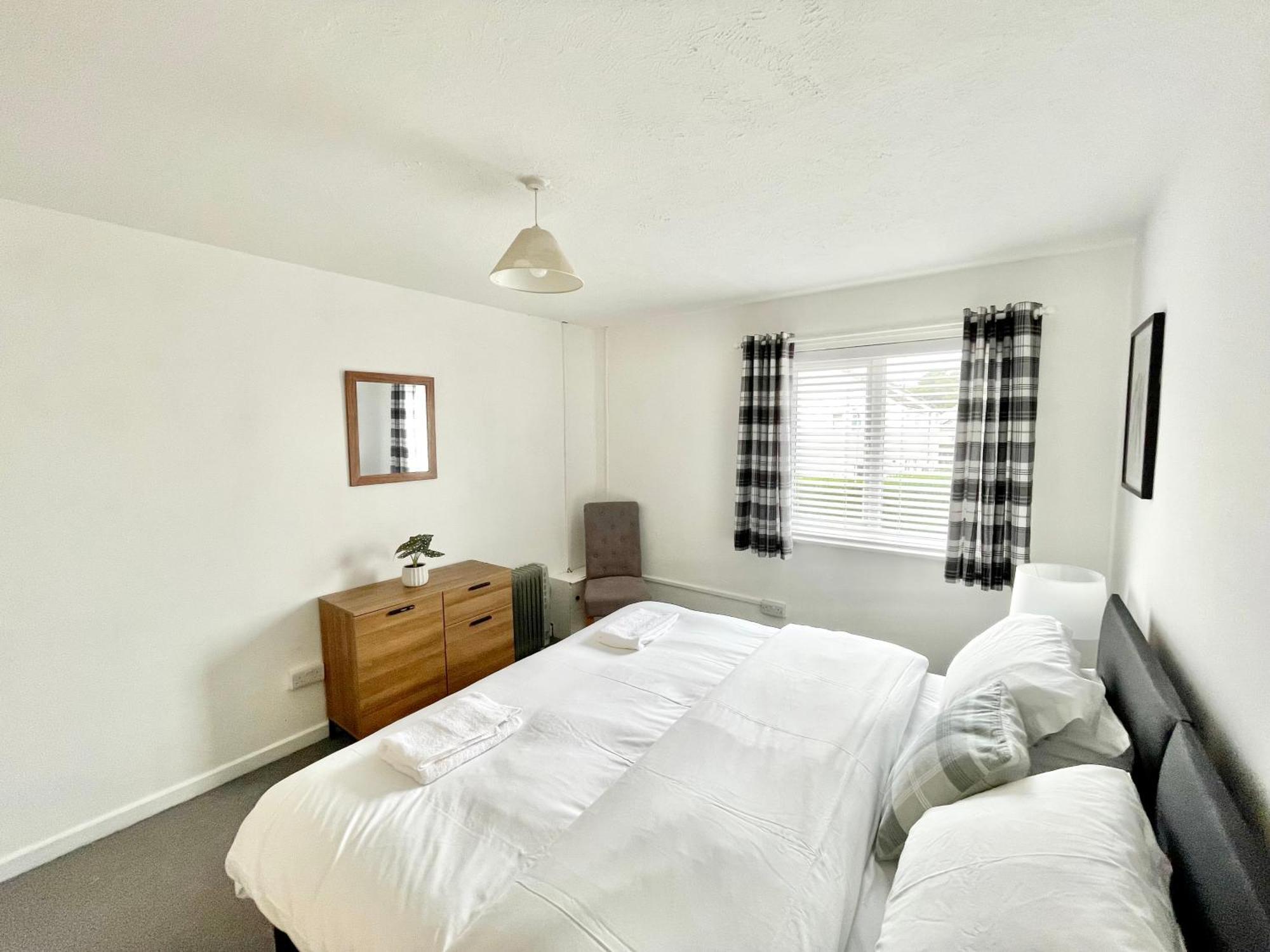 Cae Glas Apartments Holyhead Esterno foto