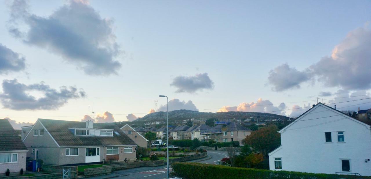 Cae Glas Apartments Holyhead Esterno foto