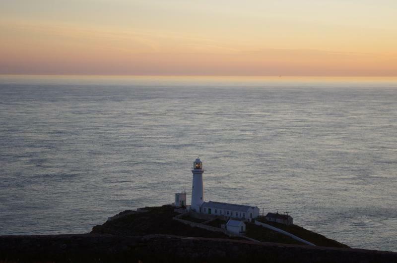 Cae Glas Apartments Holyhead Esterno foto