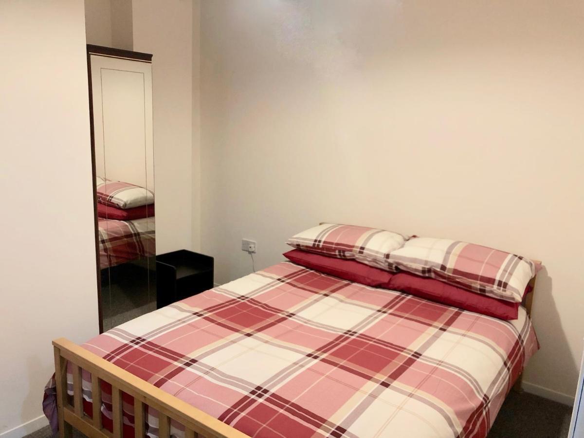 Cae Glas Apartments Holyhead Esterno foto