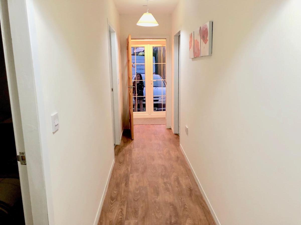 Cae Glas Apartments Holyhead Esterno foto