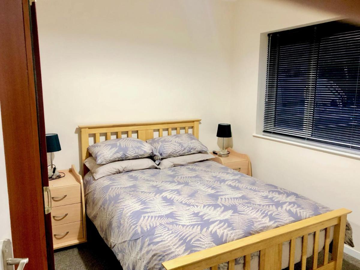 Cae Glas Apartments Holyhead Esterno foto
